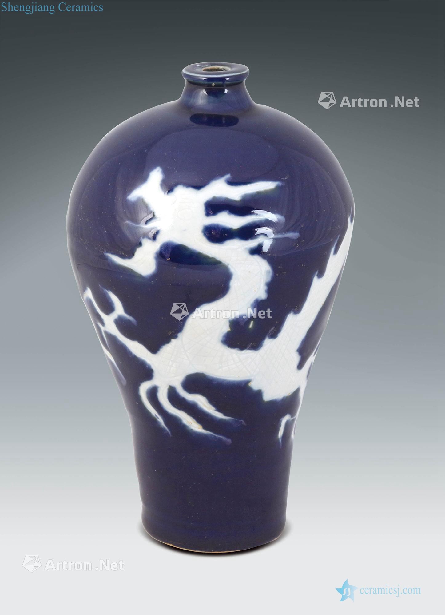 Ming The blue glaze white dragon grain mei bottle
