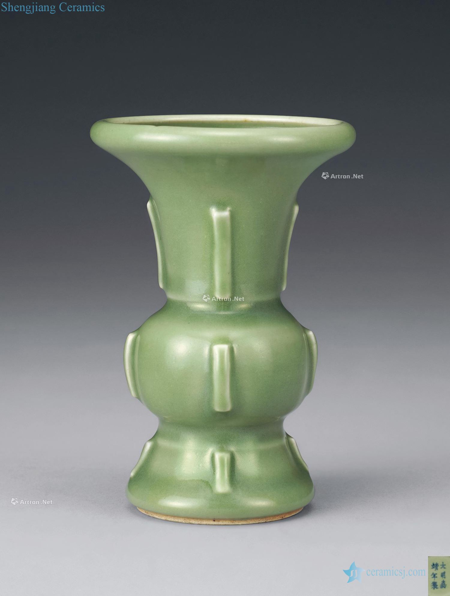 Ming jiajing Longquan celadon celadon bottle of halberd vase with type