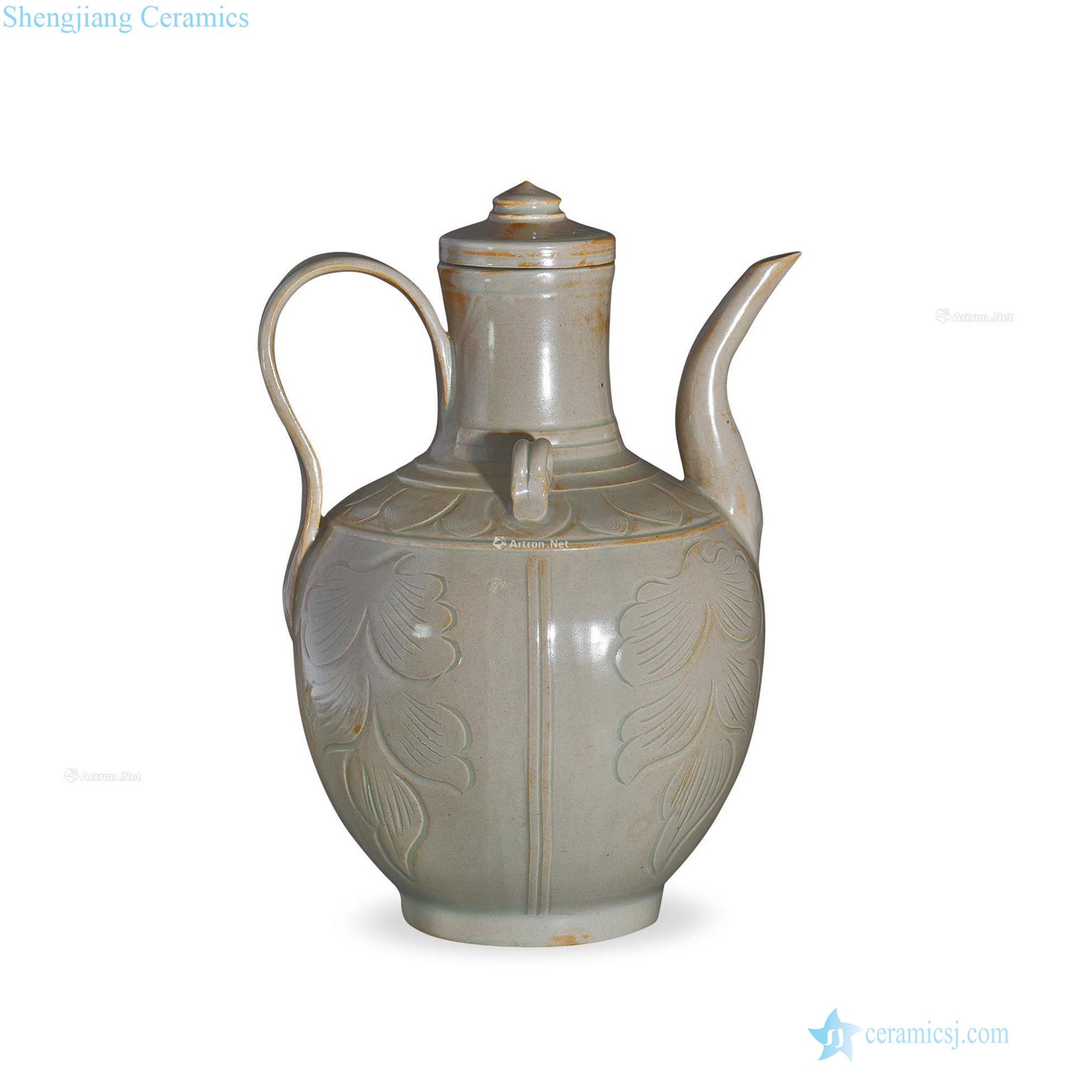 The early northern song dynasty and the secret color is hand-cut ewer