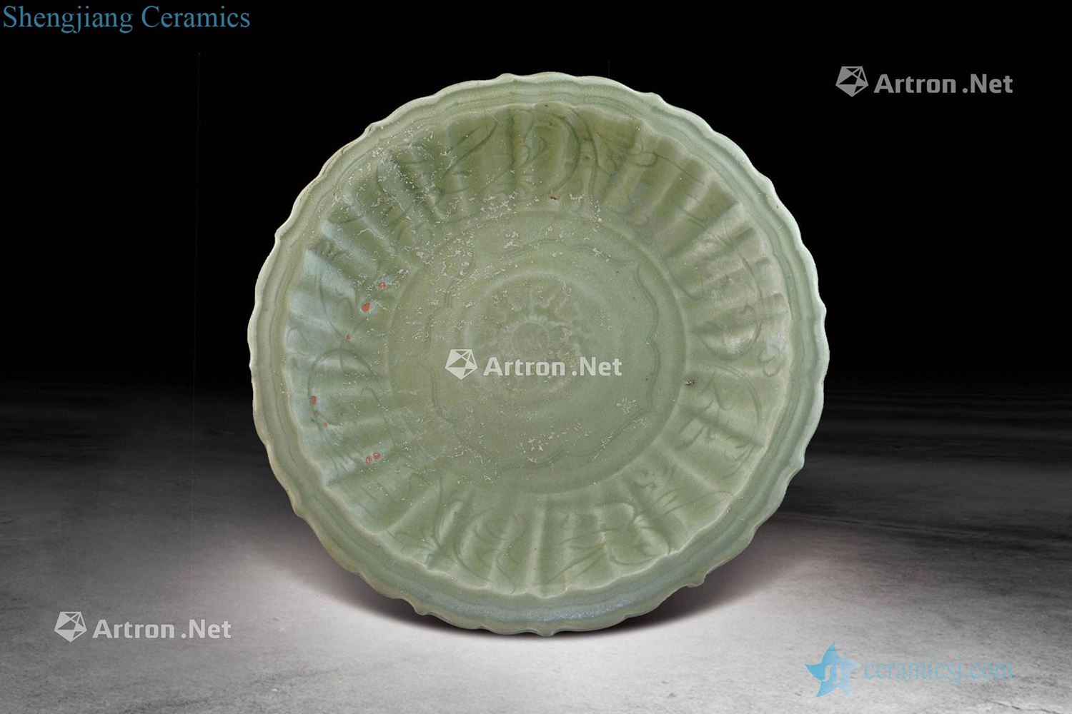 yuan Longquan glaze flower disc
