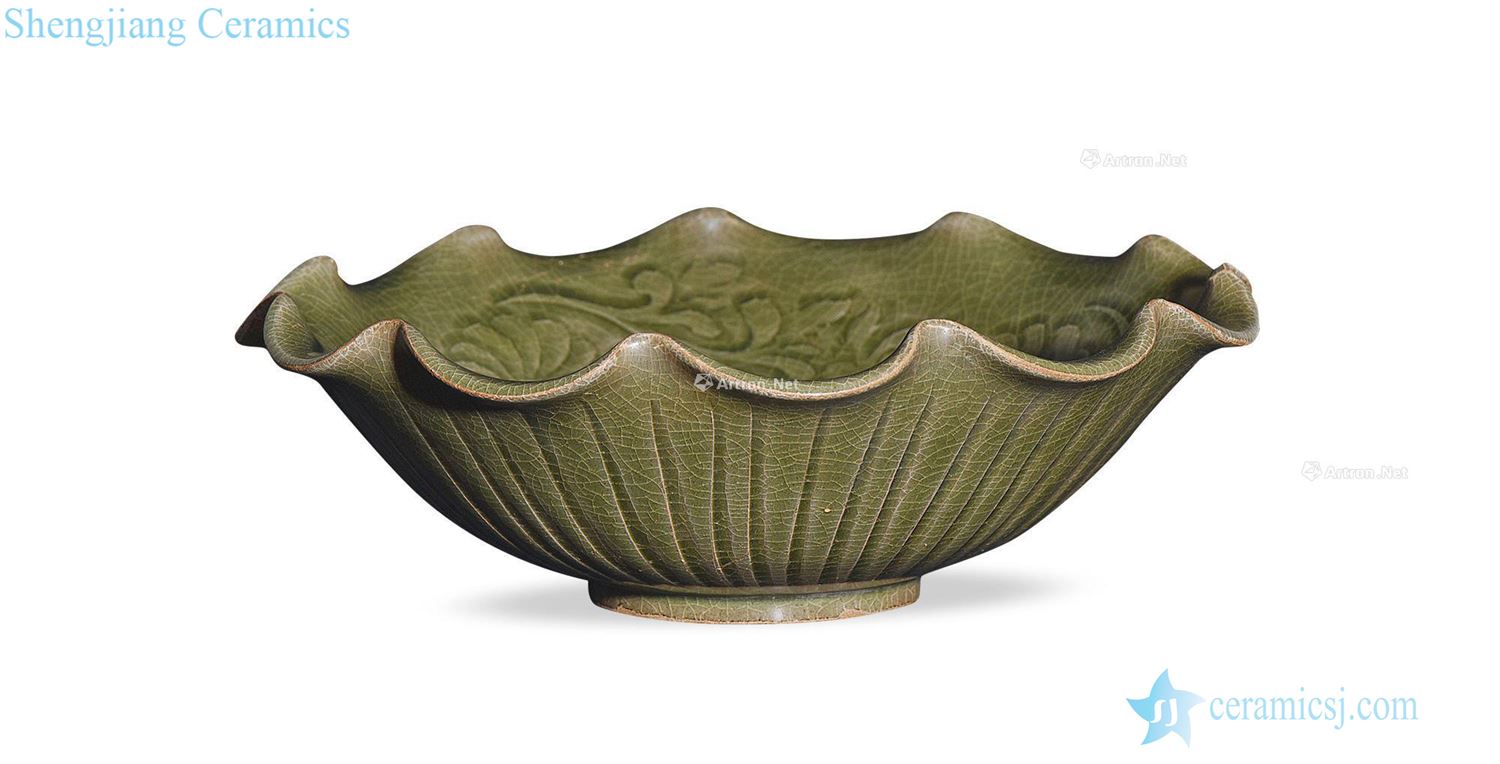 Northern song dynasty Yao state kiln carved flower mouth bowl