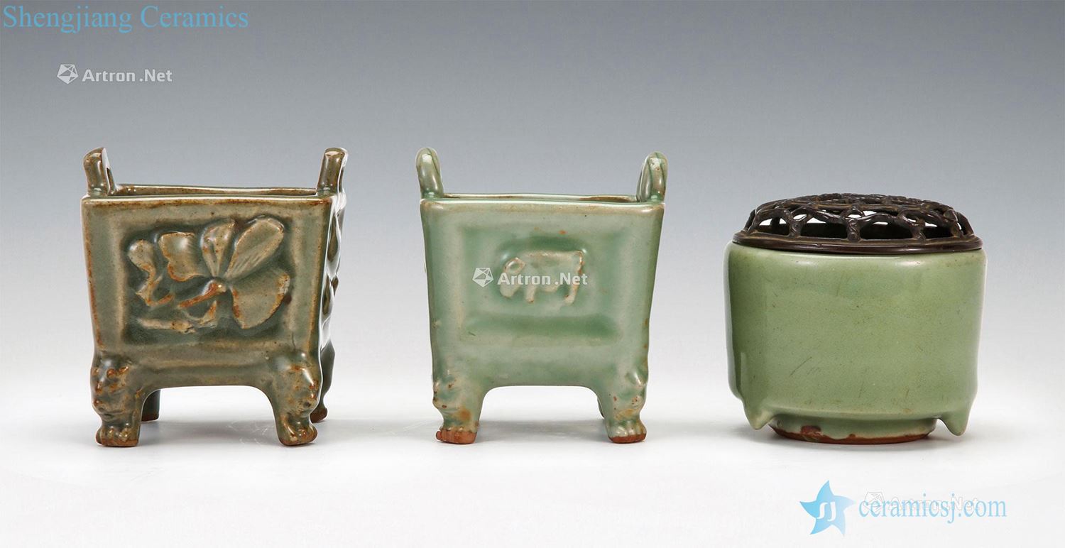 Ming Longquan celadon jean furnace, ding furnace (3 pieces)