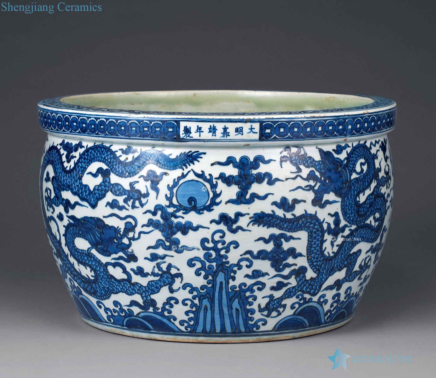 Ming jiajing Blue and white YunLongWen cylinder