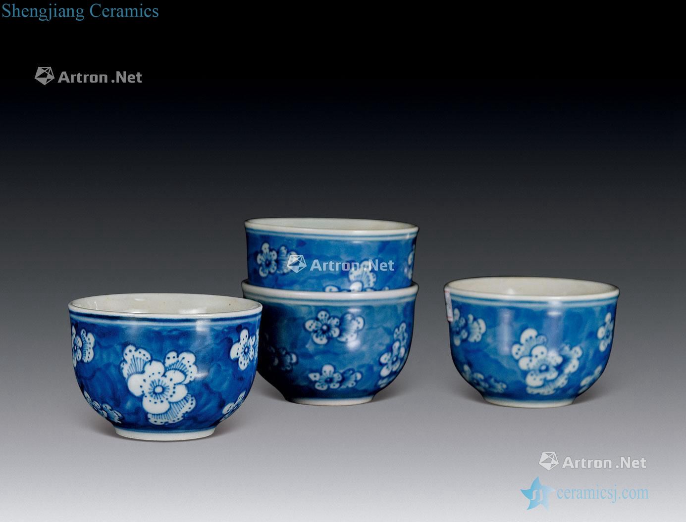 In the qing dynasty Blue and white ice plum cup (4)