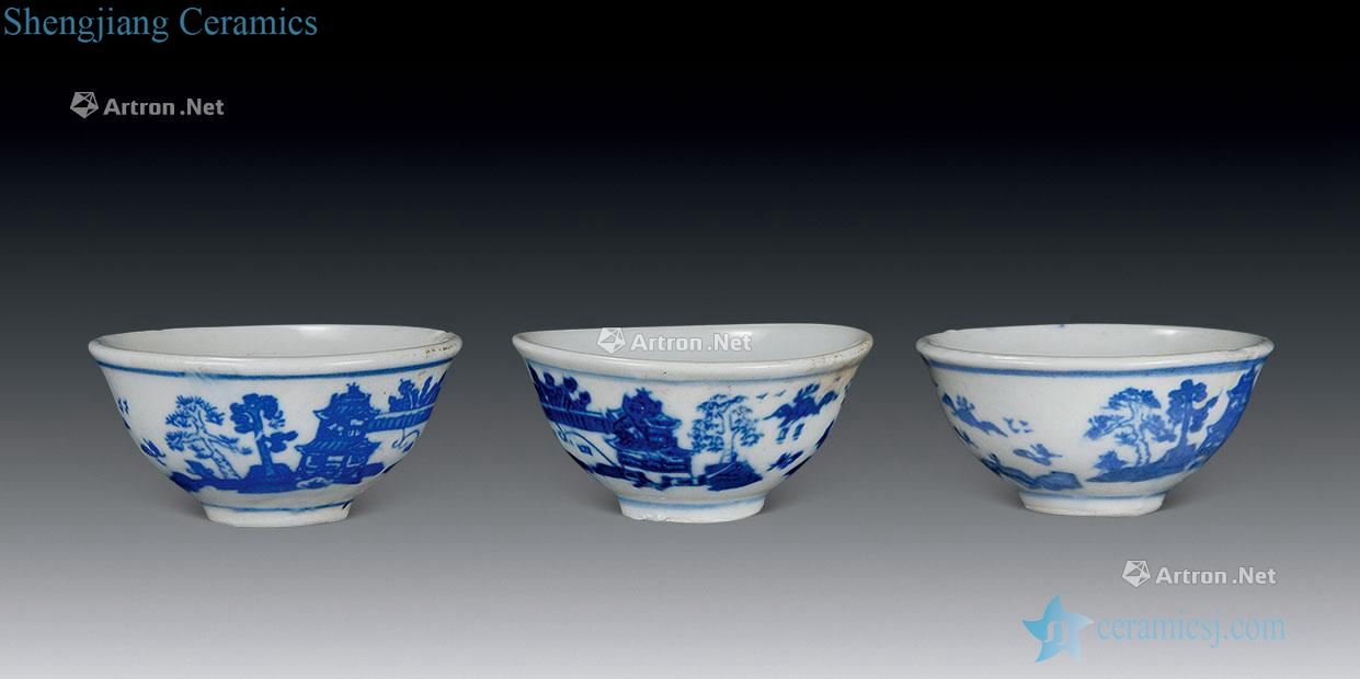 In the qing dynasty A castle in the blue and white pine cup (3)