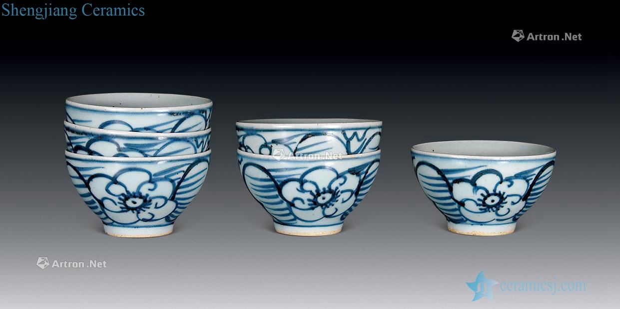 In the qing dynasty blue and white flower cup (6)