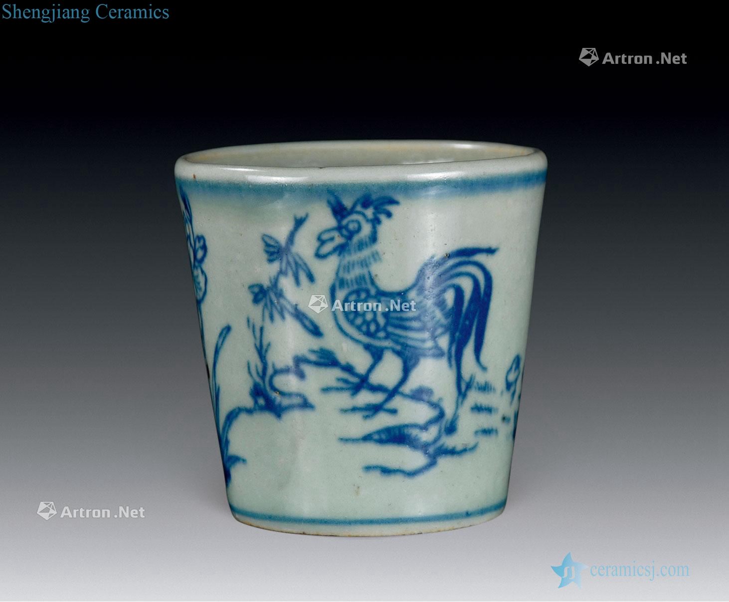 In the Ming dynasty Blue and white cock grain bucket cup