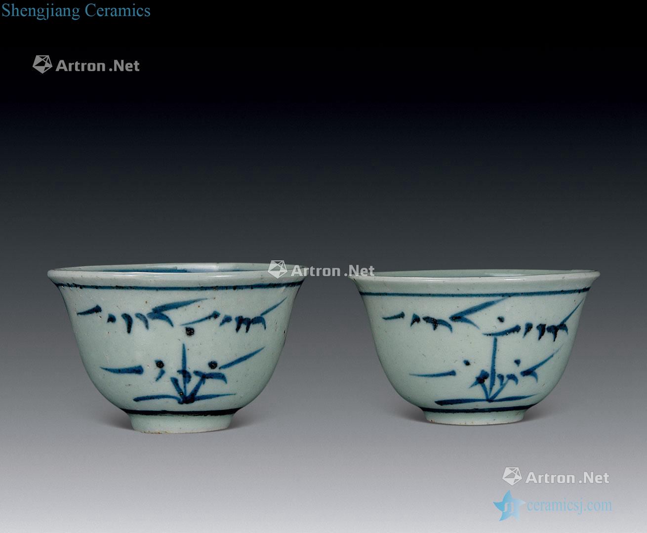 In the Ming dynasty blue and white a little bamboo grain cup (a)