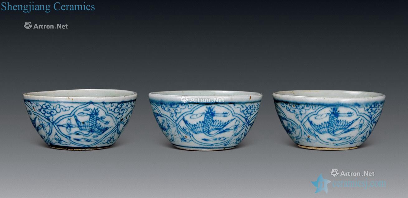 In the qing dynasty Blue and white flower medallion grain cup (3)