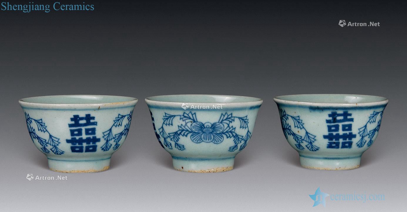 In the qing dynasty Blue and white flowers double cup (3)