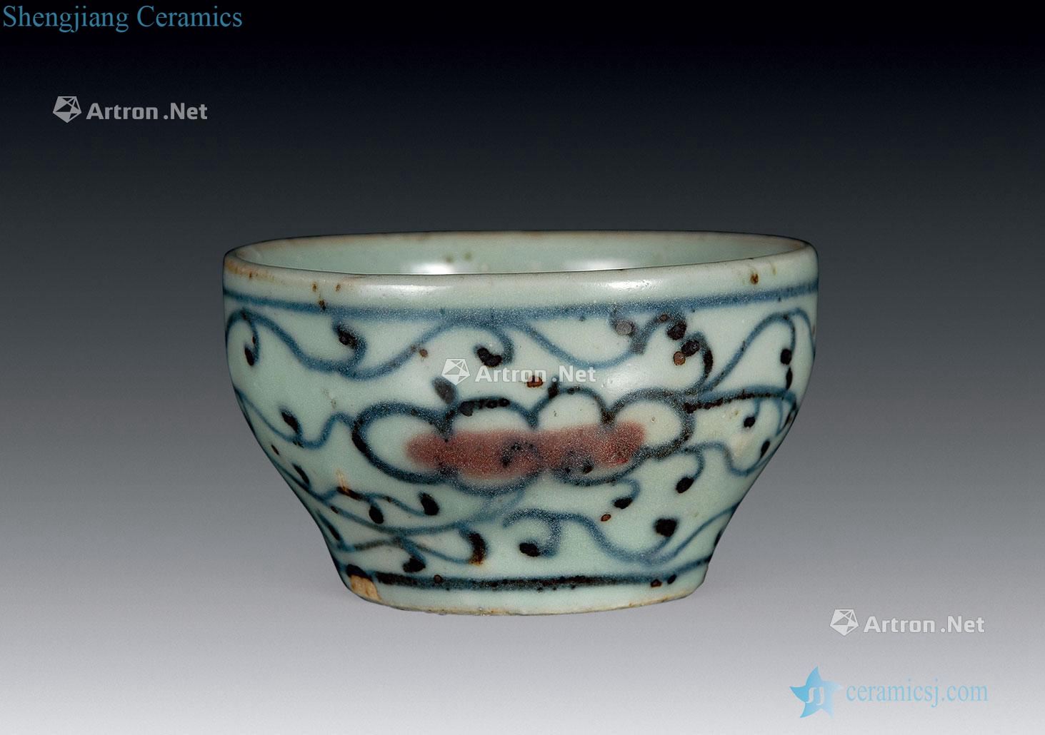 In the Ming dynasty Blue and white youligong water lotus abnormity cup