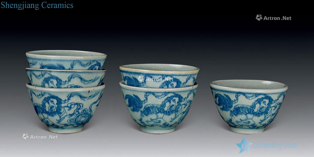 In the qing dynasty blue and white lion cup (6)