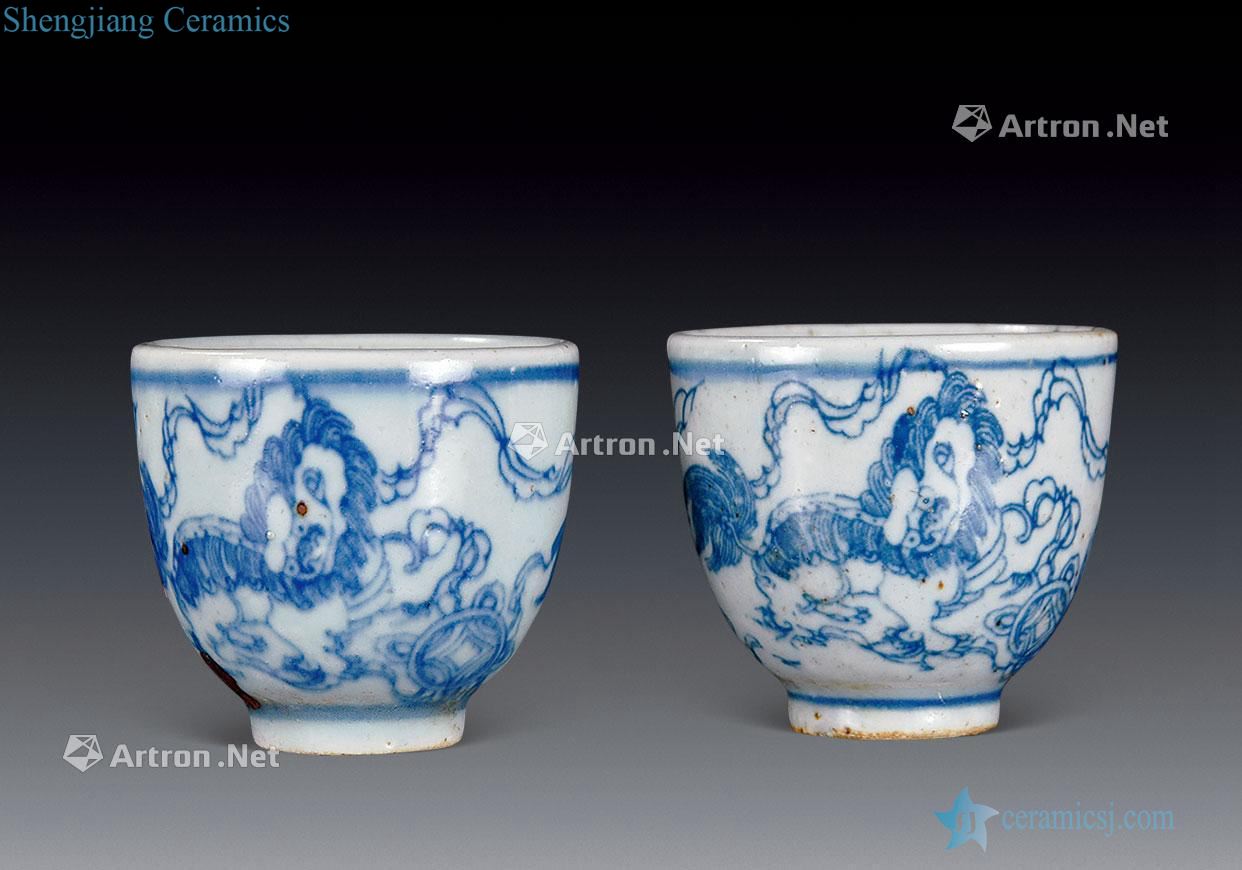 In the Ming dynasty Blue and white lion dance lines cup (a)