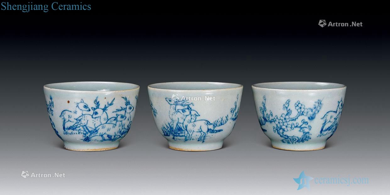 In the qing dynasty Blue and white spotted deer grain cup (3)