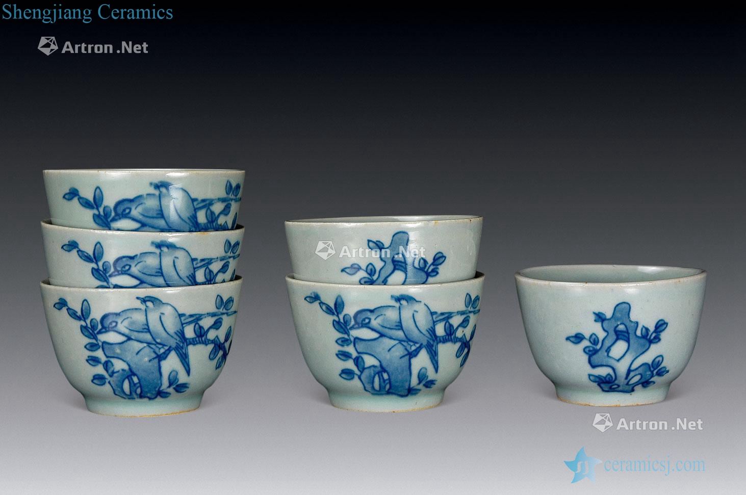 In the Ming dynasty Blue and white flowers and birds cup (6)