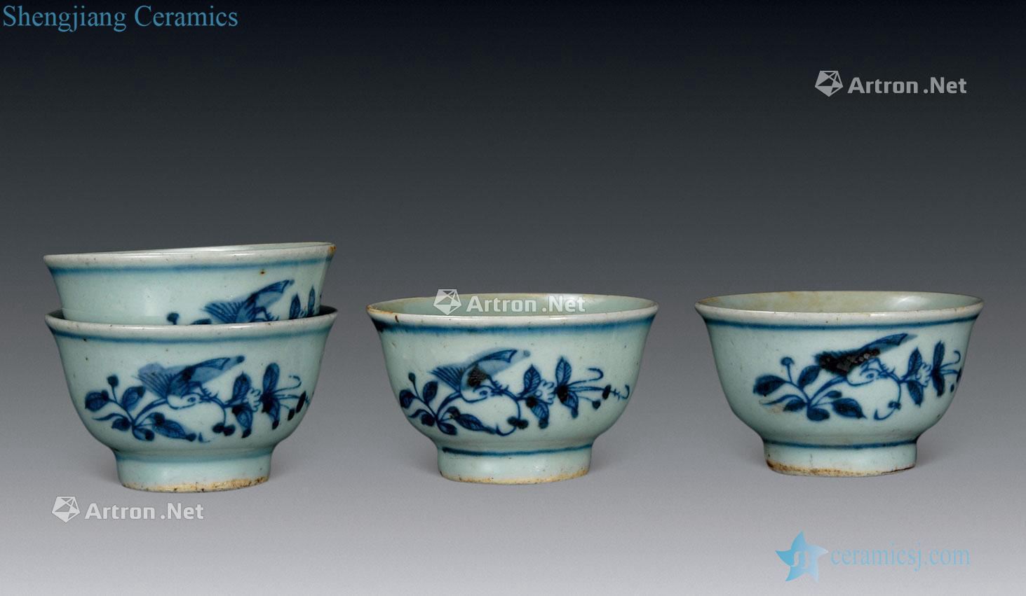 In the qing dynasty Qing dynasty blue-and-white petunia flower cup (4)