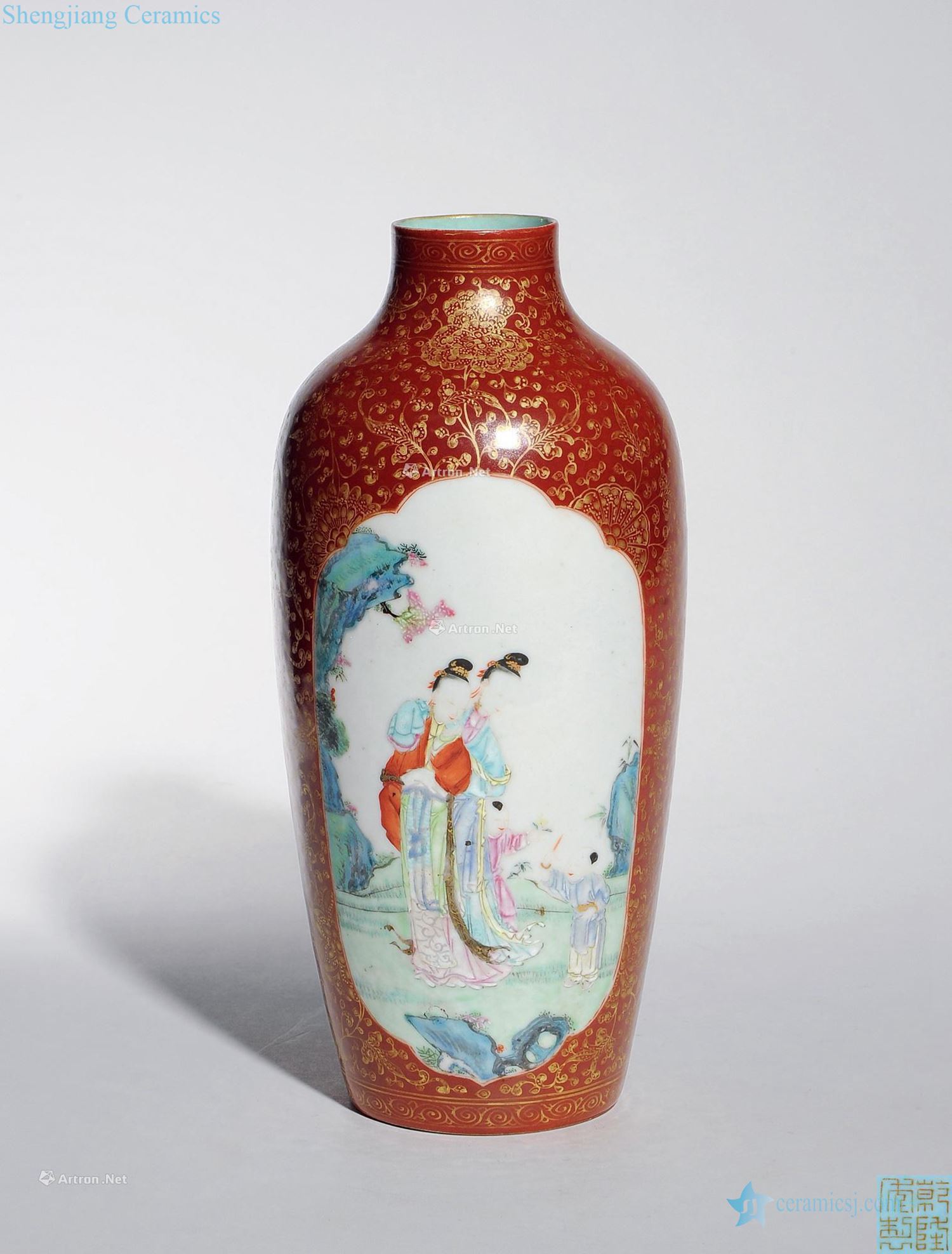 Qing qianlong sauce to paint powder enamel medallion character figure bottles