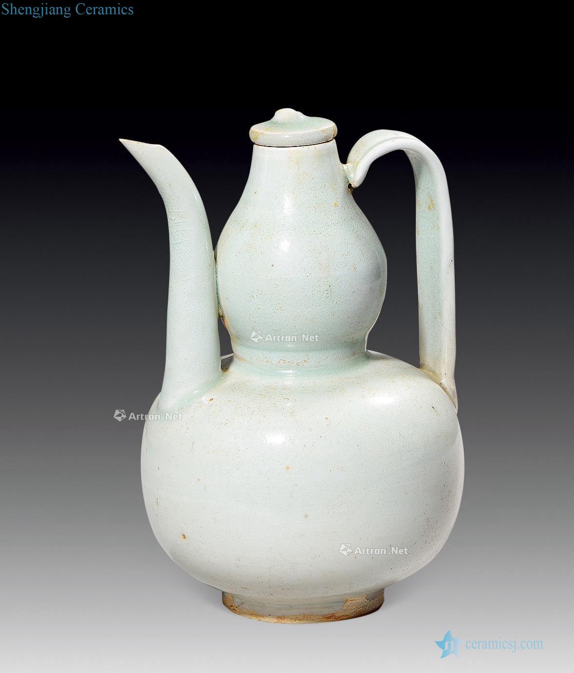 yuan Green gourd shape ewer