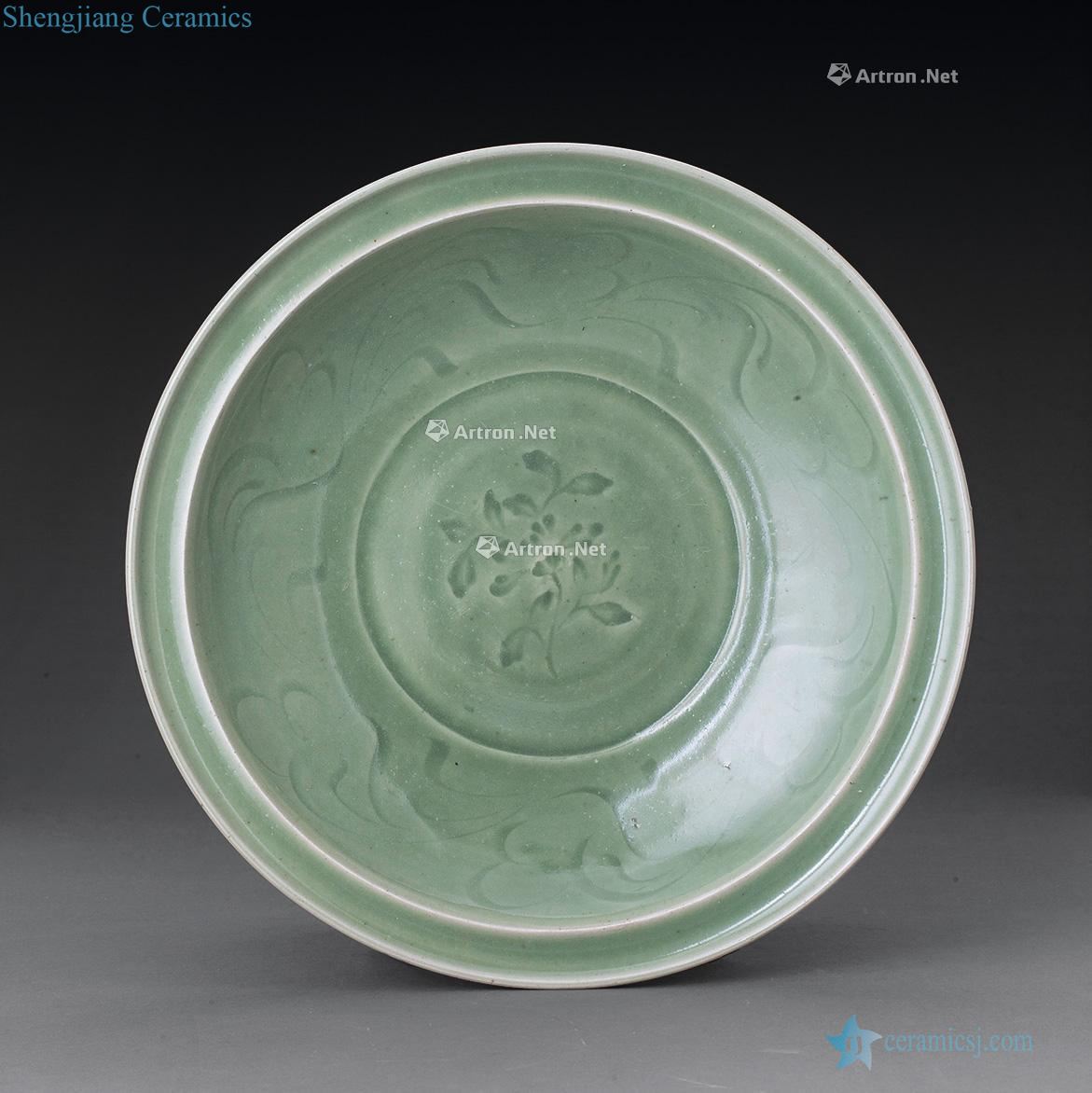 Ming Longquan celadon glaze printing fold along the plate