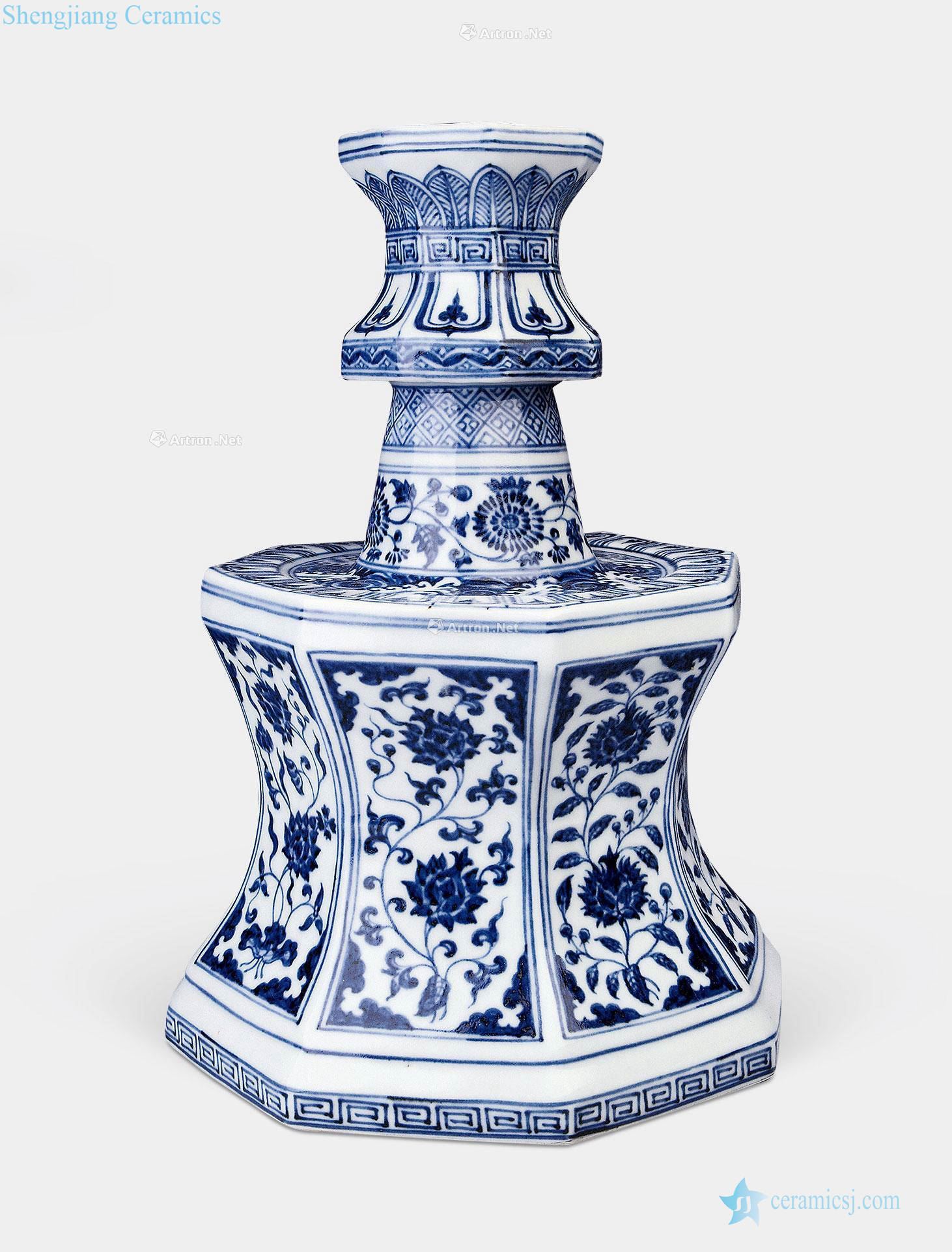 Ming yongle Blue and white lotus flower grain sides candlestick