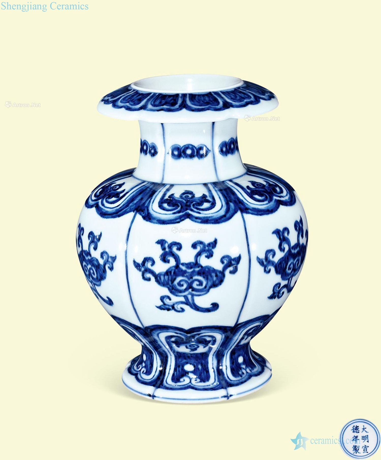 Ming Blue and white flower tattoos melon leng dish buccal bottle