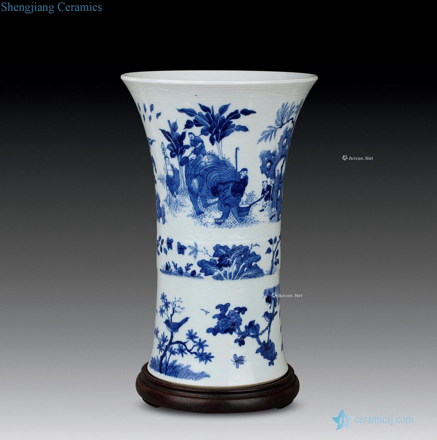 Qing dynasty Blue and white wash like figure vase with flowers