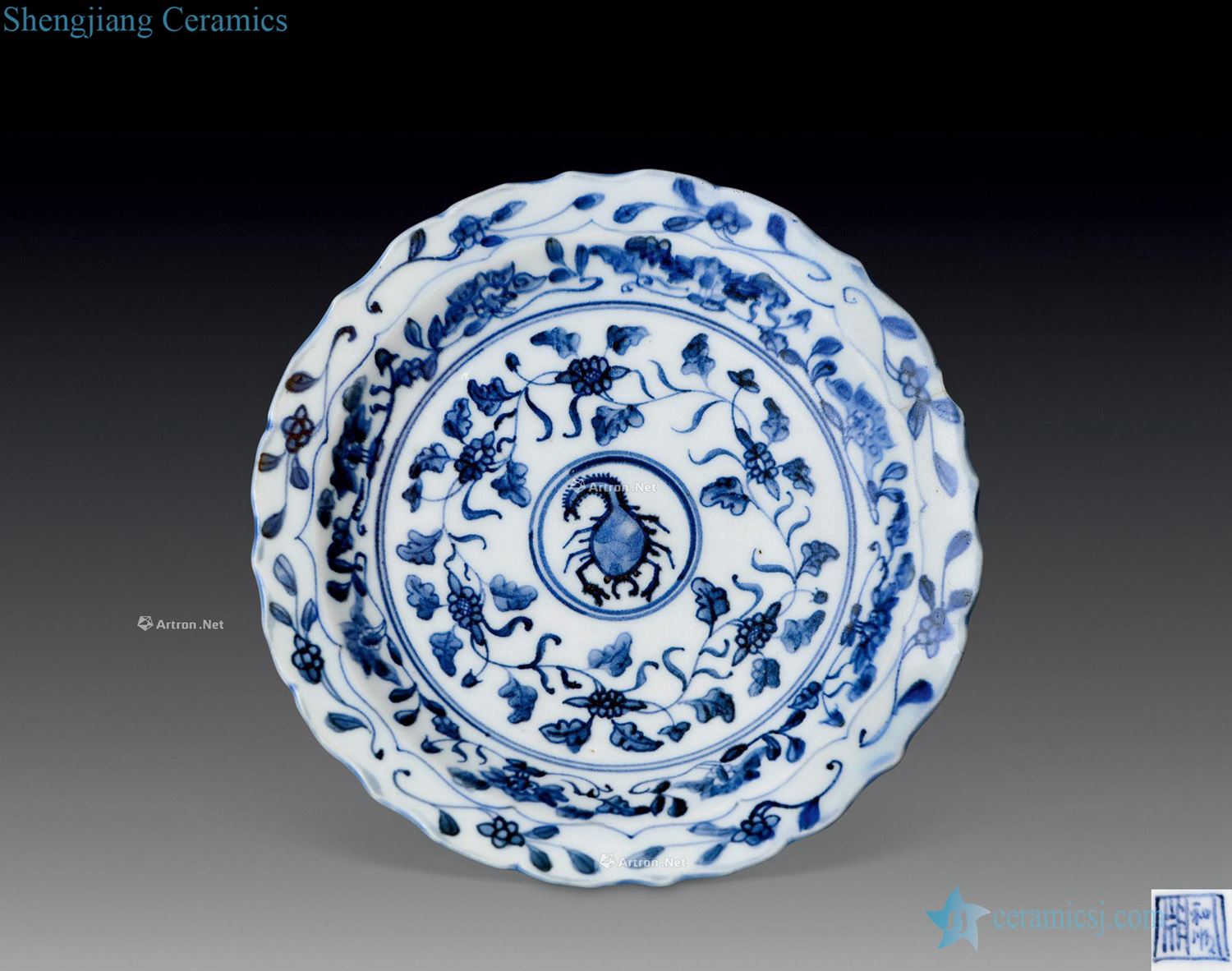 Blue and white flower grain kwai mouth tray in early Ming dynasty