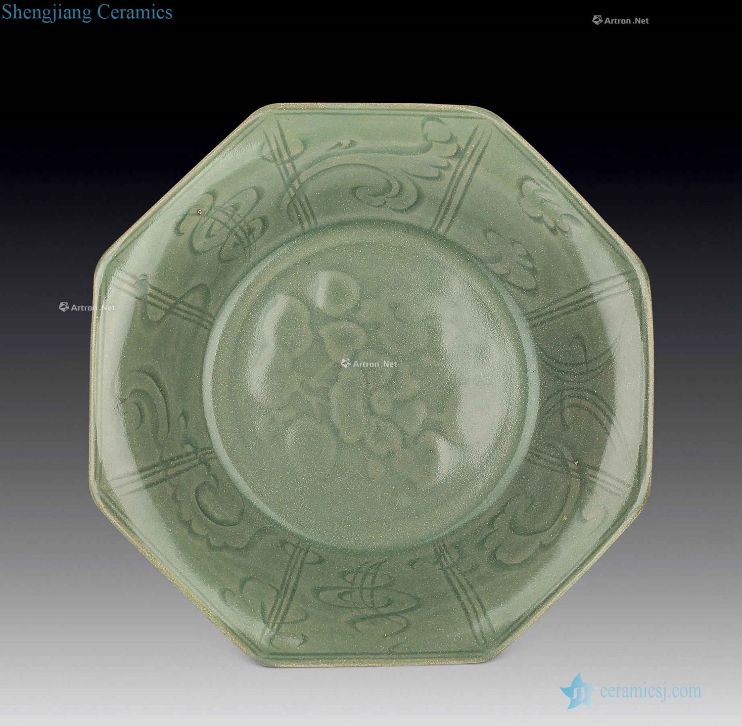 Ming or earlier Longquan celadon scratching anise plate