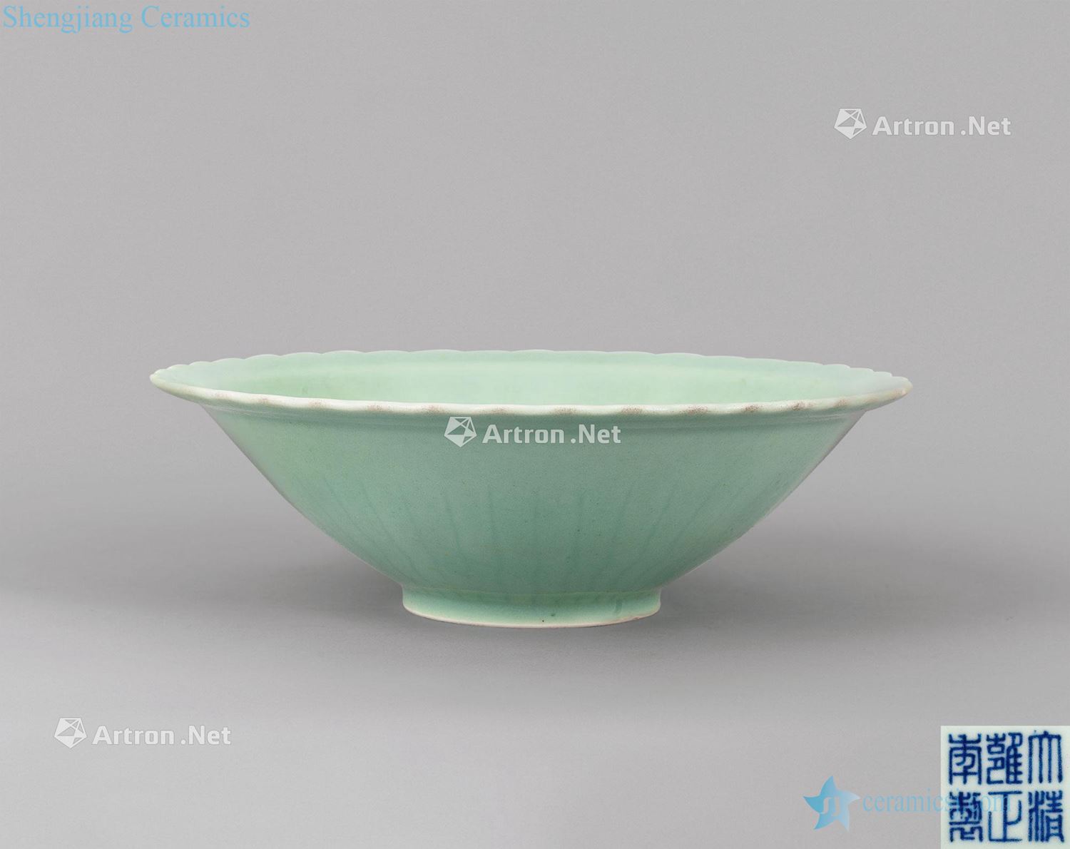 Qing yongzheng powder blue glaze fold along the large bowl