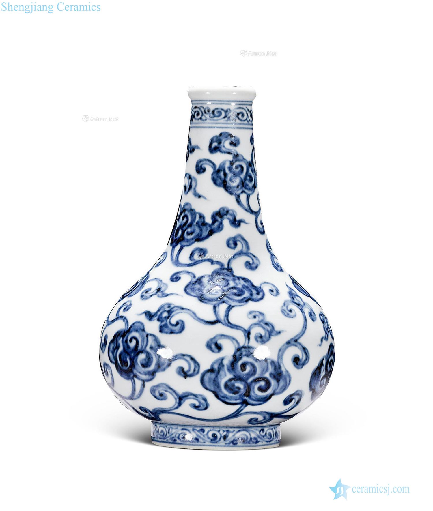 Ming xuande Blue and white ruyi yuntou lines taper bottle