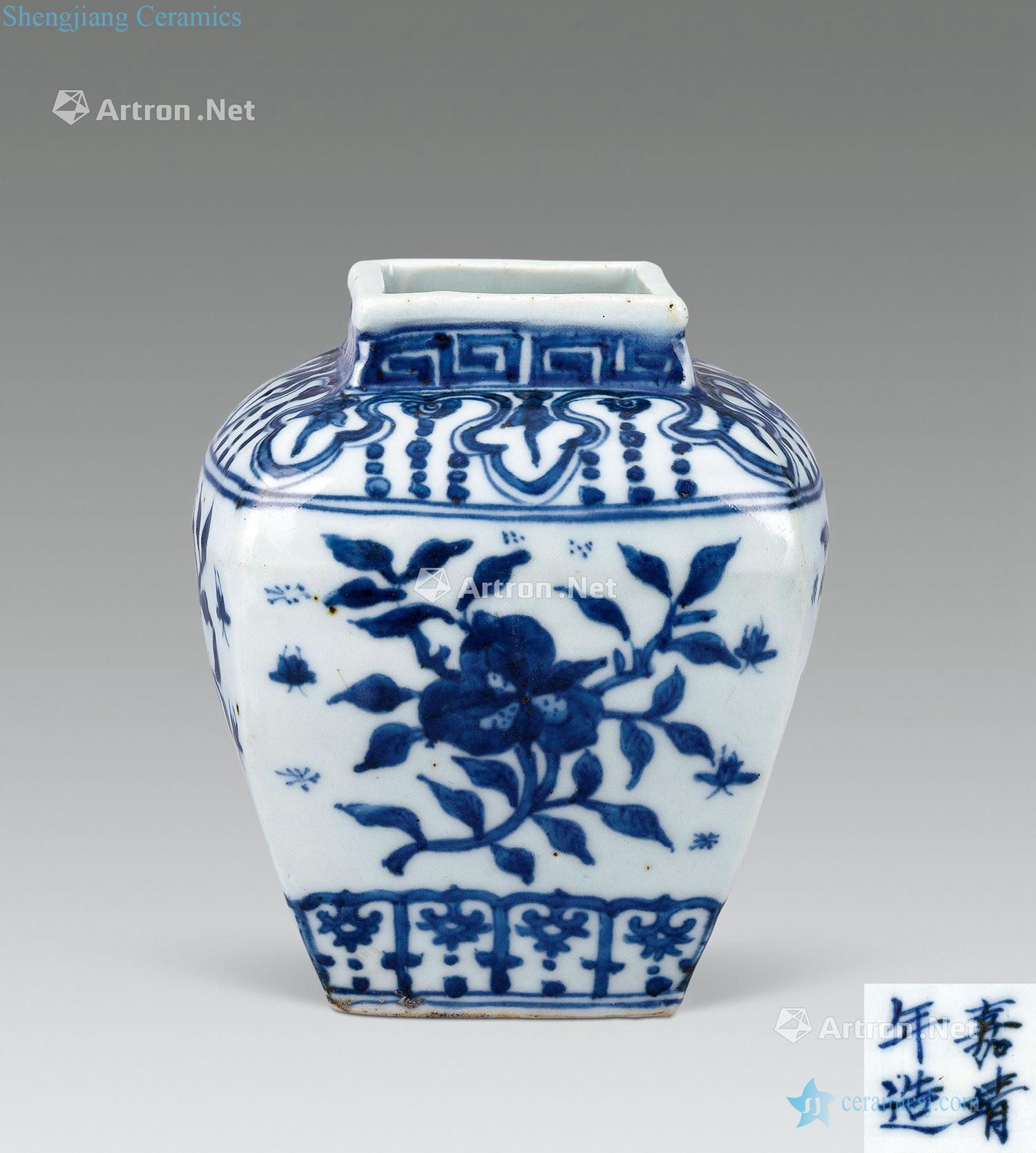 Ming jiajing Blue and white ruffled branch flowers and grain square pot