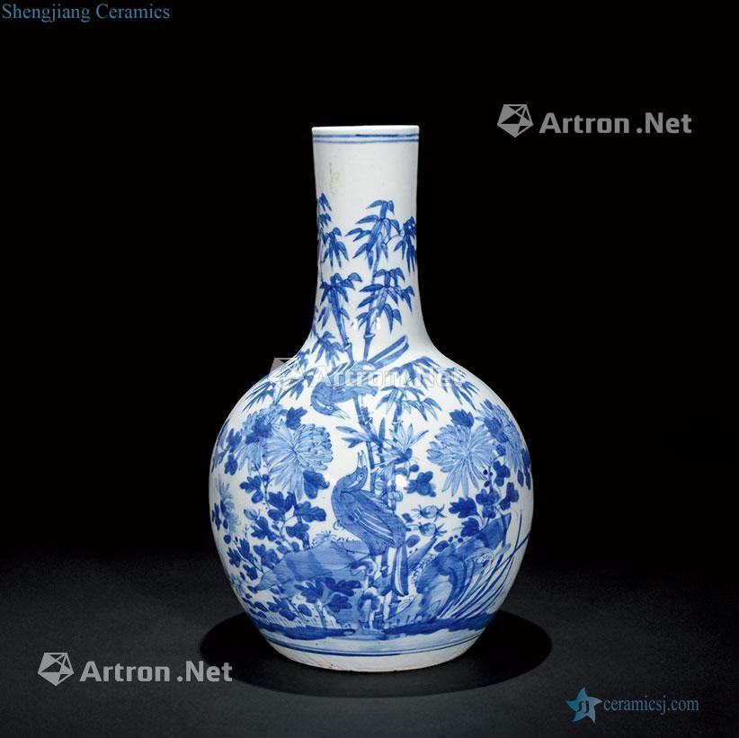 Qing daoguang Blue and white painting of flowers and a bottle