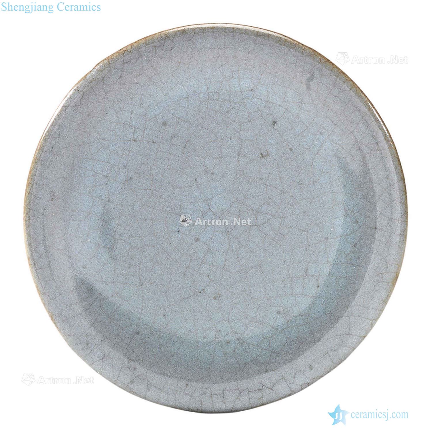 The song dynasty blue glaze masterpieces fold along the small dish