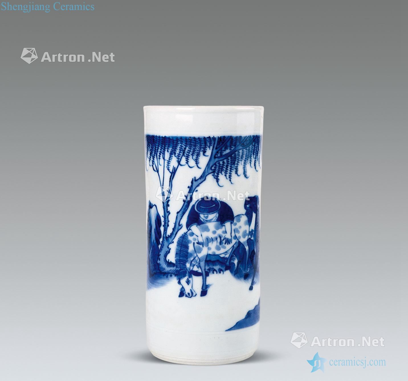 In the Ming dynasty Blue and white horse brush pot