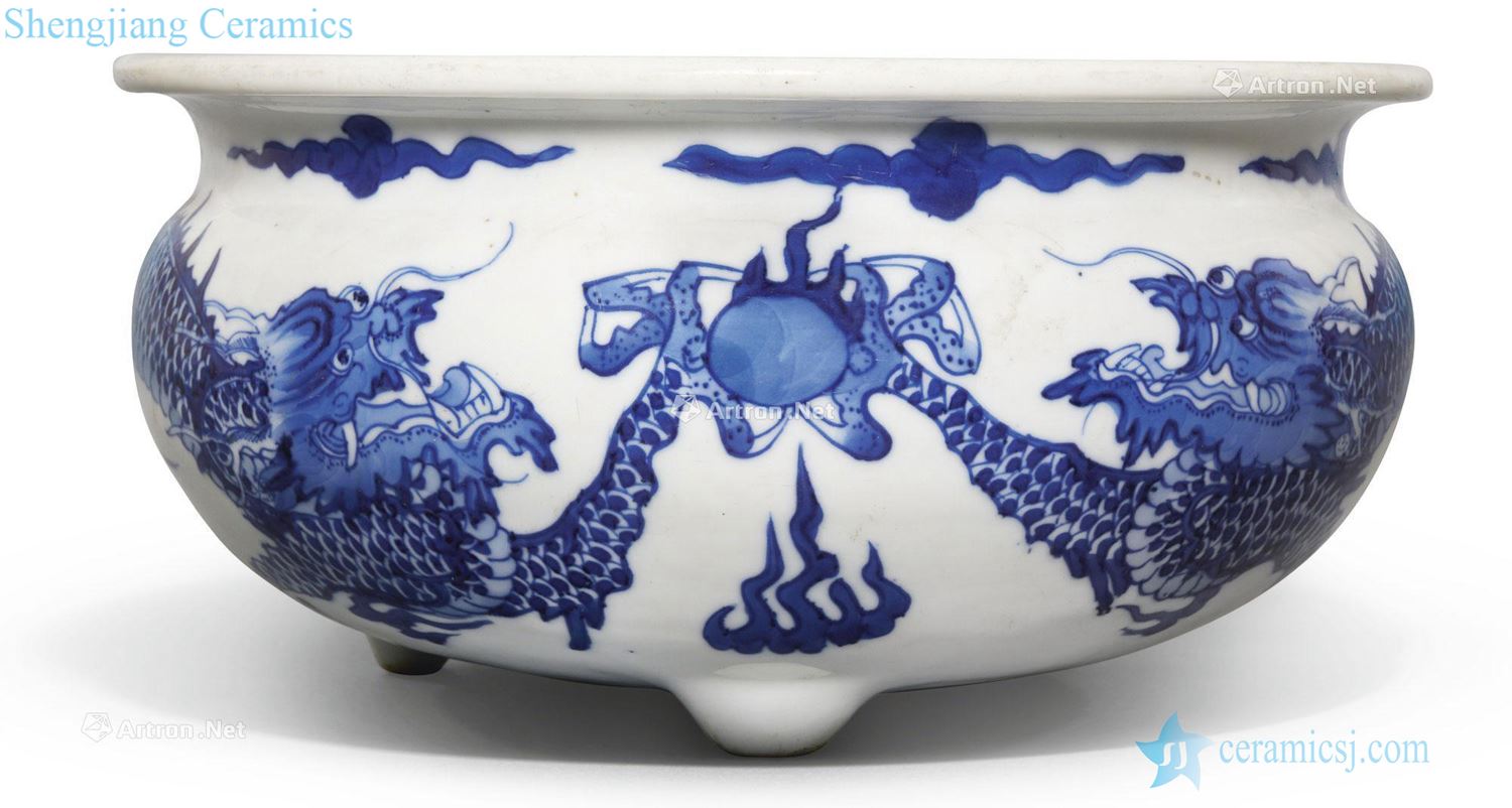 The qing emperor kangxi Blue and white dragon playing pearl grain milk furnace