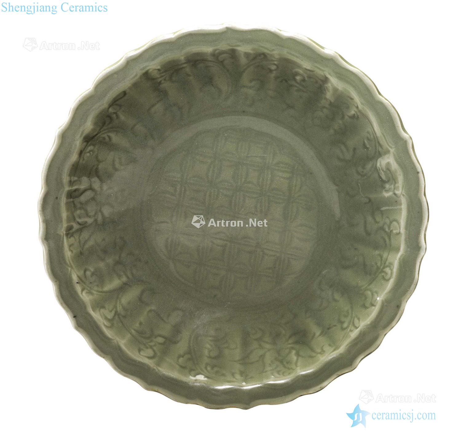 Ming hongwu Longquan green glaze lotus wen mouth fold edges along the plate