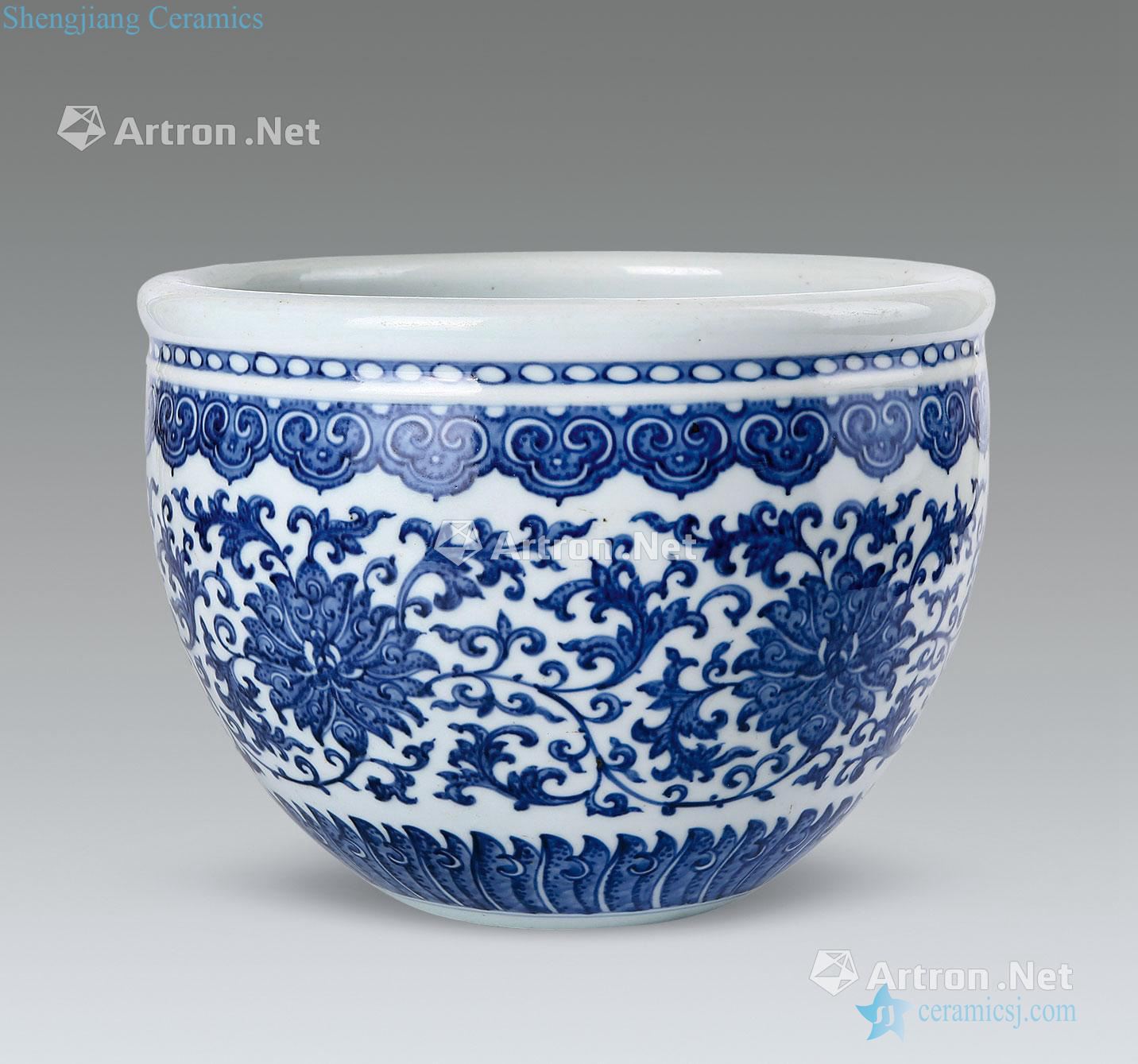 Emperor qianlong Blue and white branch flowers cylinder volume