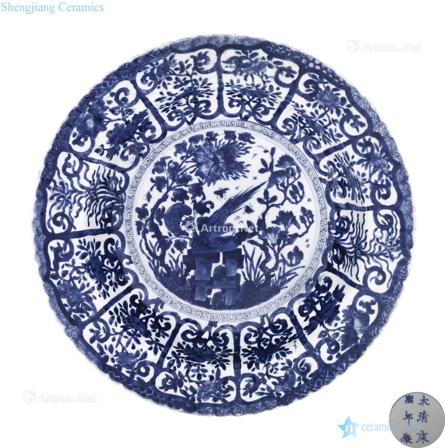 The qing emperor kangxi Blue and white flowers grain mouth fold edges along the grail