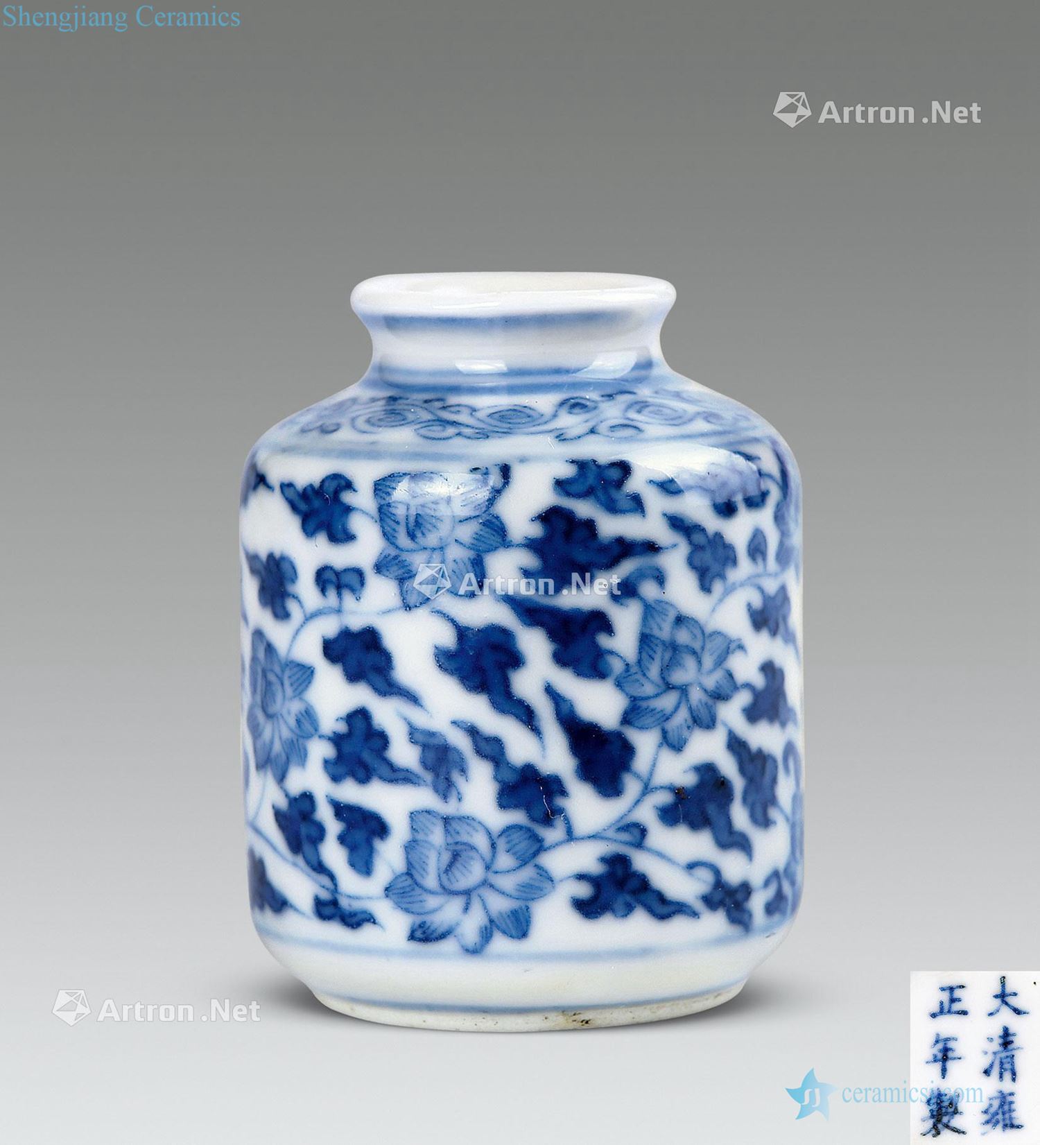 yongzheng Blue and white lotus flower grain canister