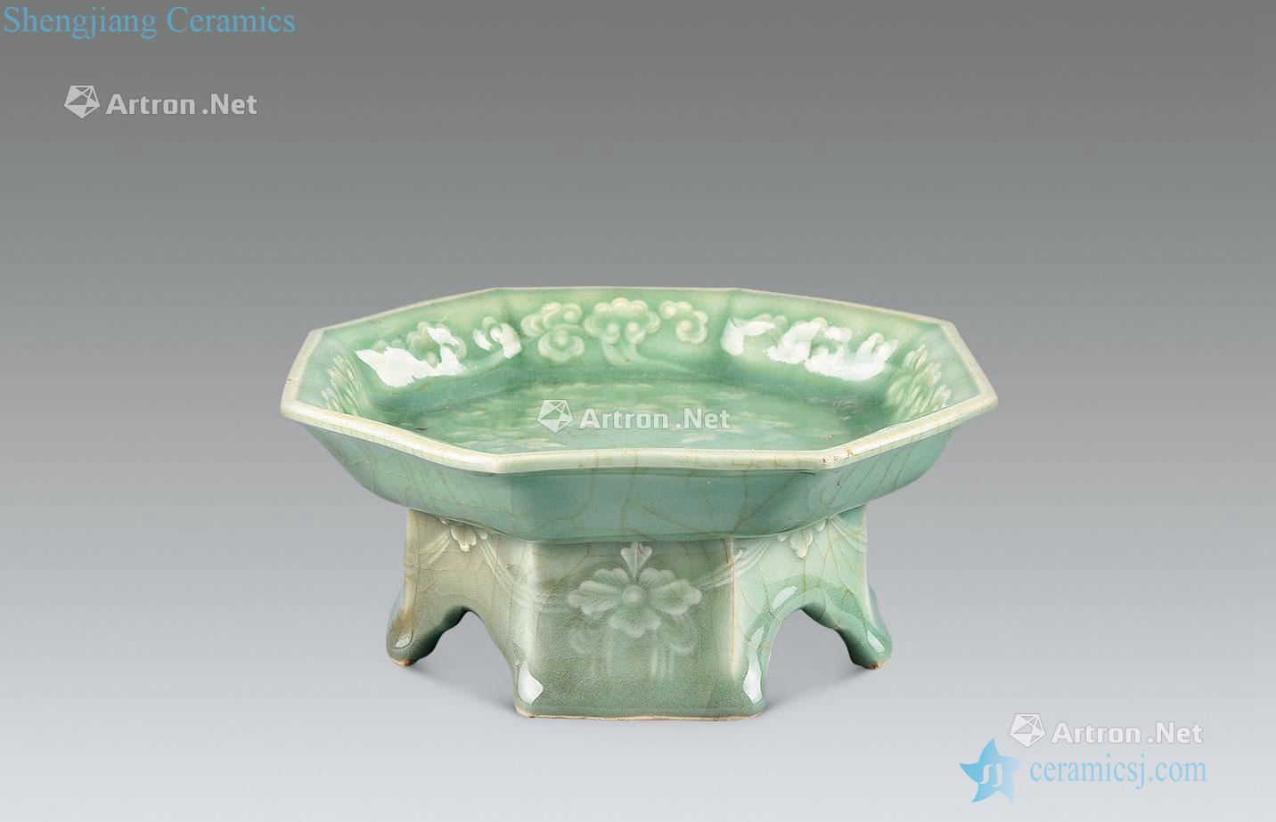 Ming Yongle longquan celadon dark moment peony grains eight arrises compote