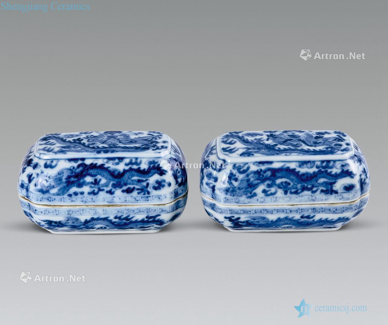 Ming Blue and white YunLongWen cover box (a)