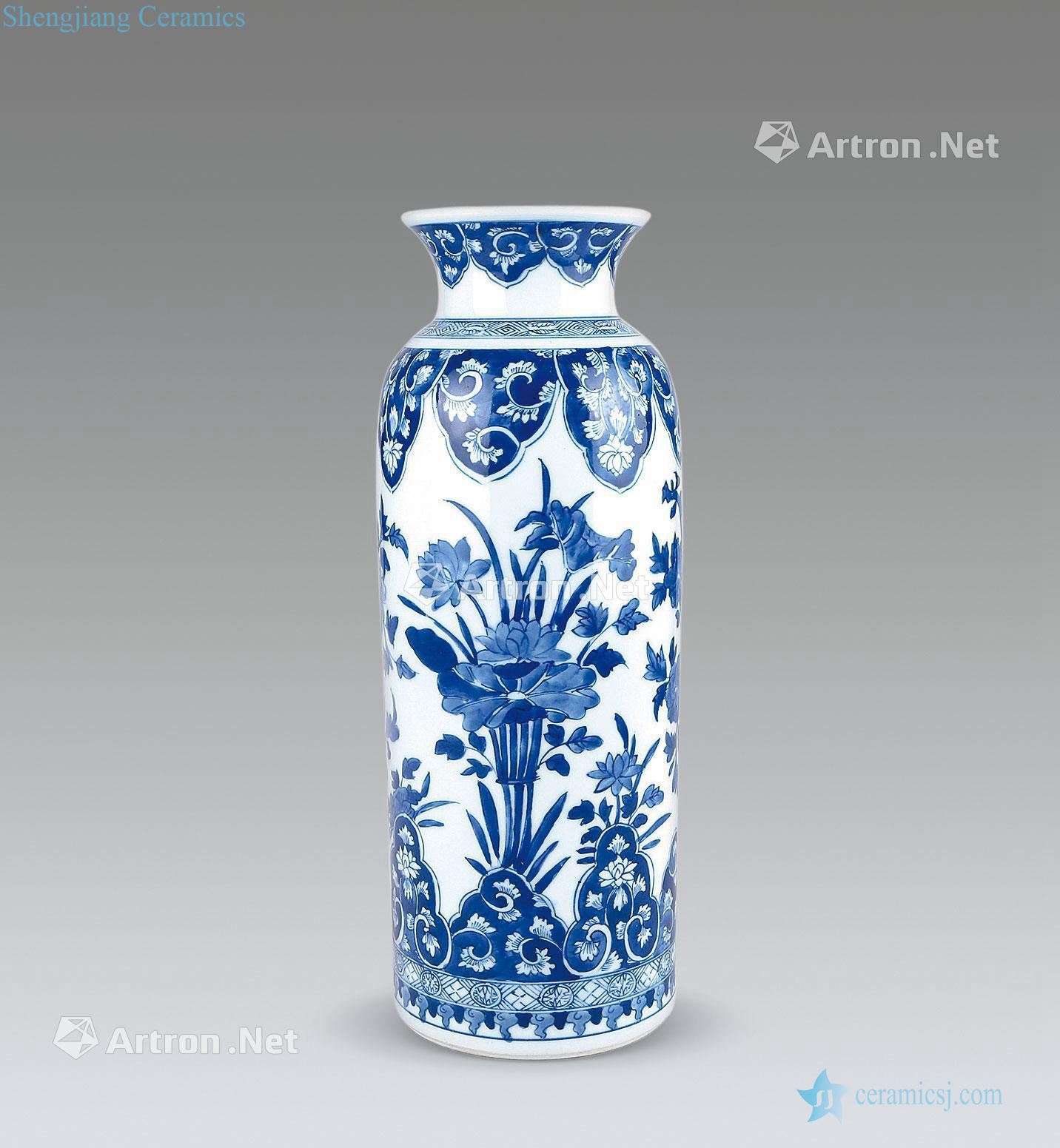 kangxi Blue and white flower grain bottle wrapped branches