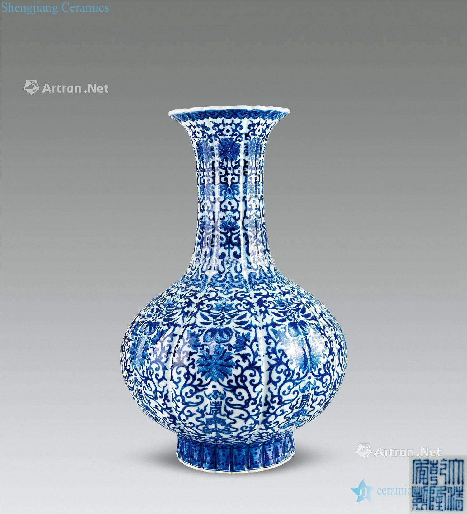 Qianlong blue-and-white live miles and birthdays for melon leng bottles