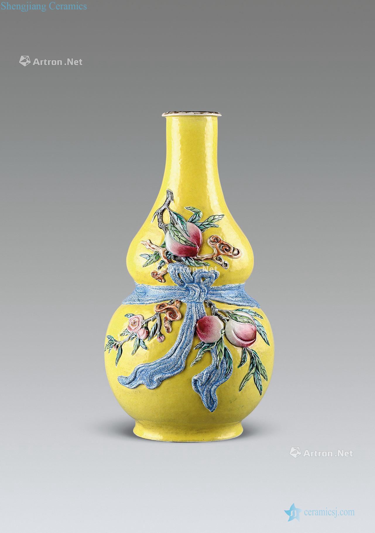 Qianlong to the yellow colour sector gourd bottle