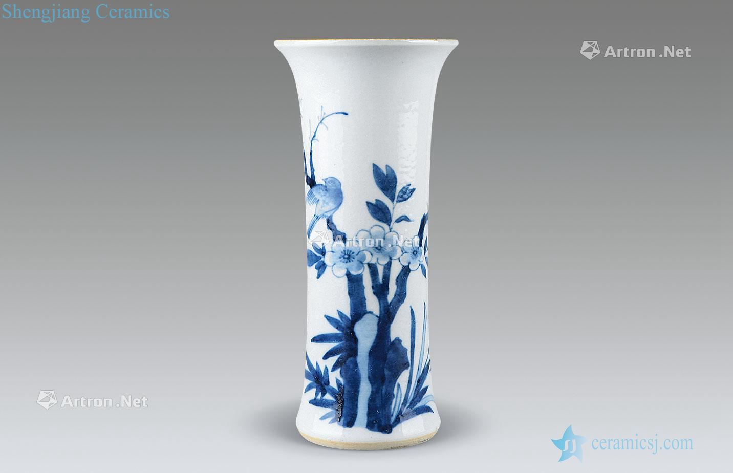 In the Ming dynasty Blue and white flower on grain vase with flowers
