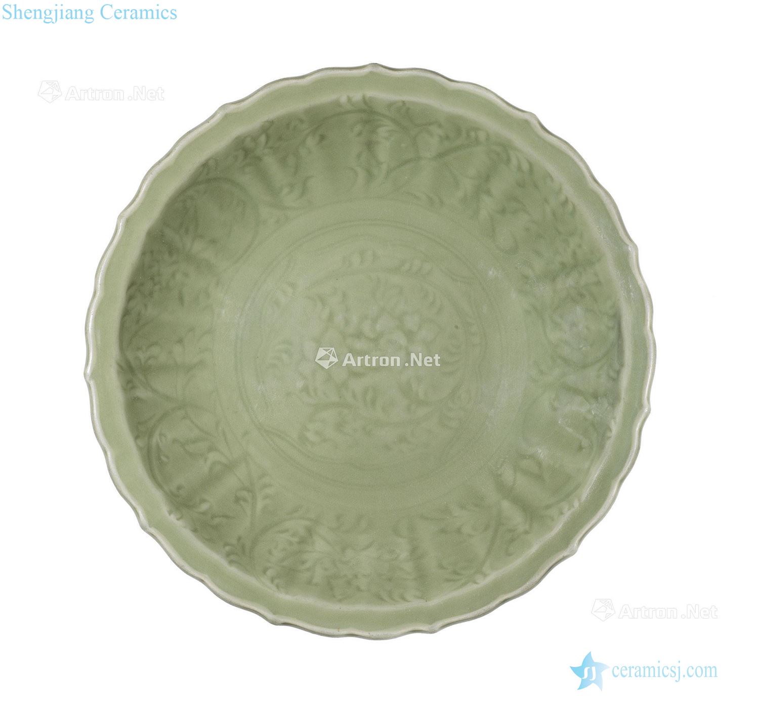 The 14th/15th century Longquan green glazed carved lotus flower grain port plate edges