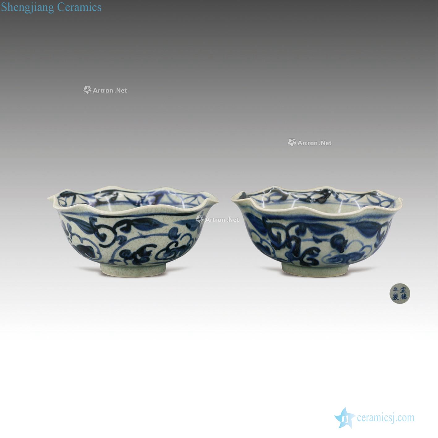 Blue and white flower mouth bowl (a)