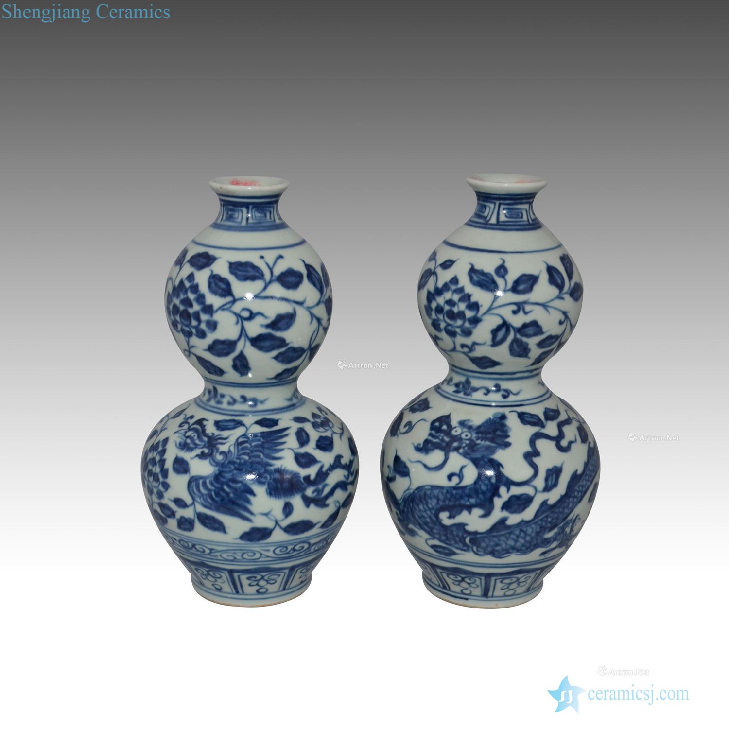 In the Ming dynasty hongwu Blue and white gourd bottle