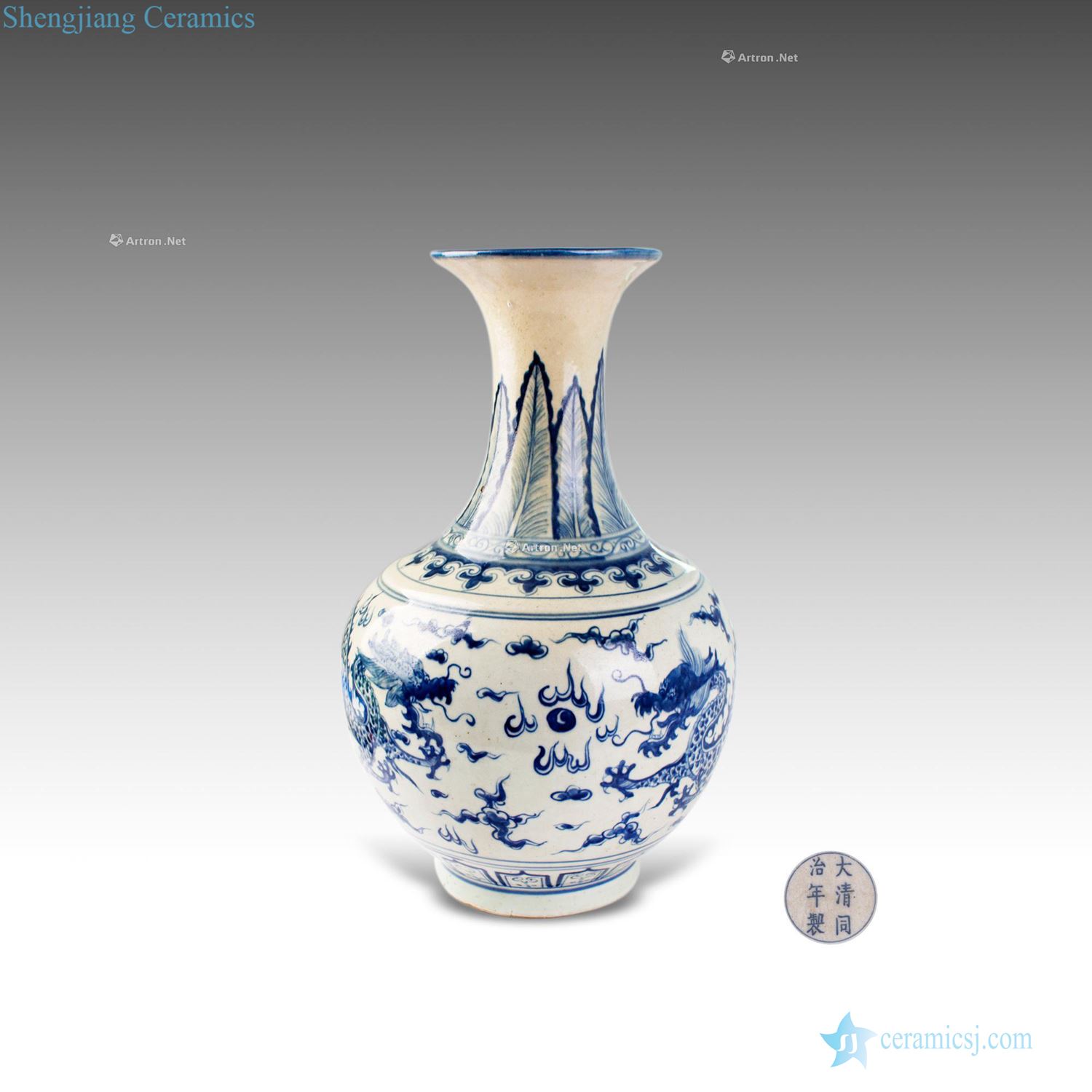 The late qing dynasty Blue and white YunLongWen bottle
