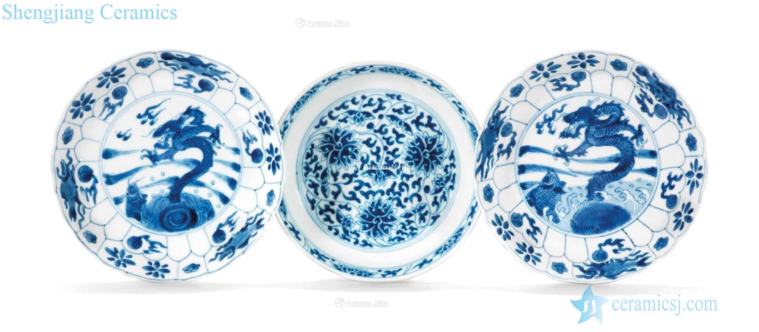 The qing emperor kangxi. Qing daoguang Blue and white carp jump longmen plate pair and put lotus flower tray (a group of three)